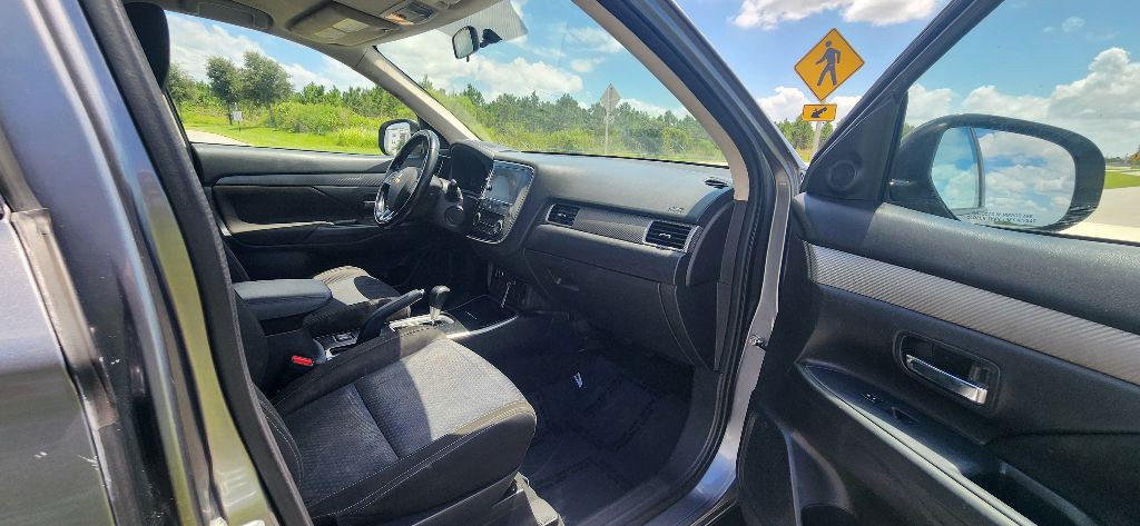2018 Mitsubishi Outlander Image 20