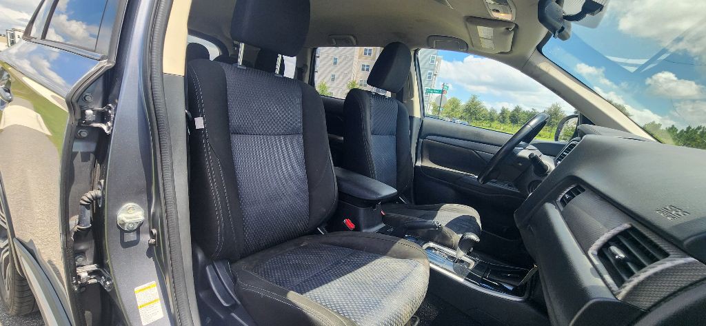 2018 Mitsubishi Outlander Image 21