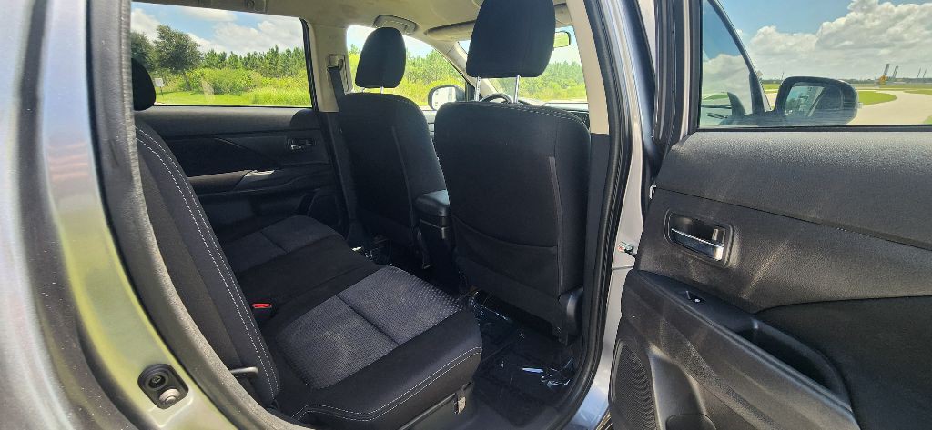 2018 Mitsubishi Outlander Image 23