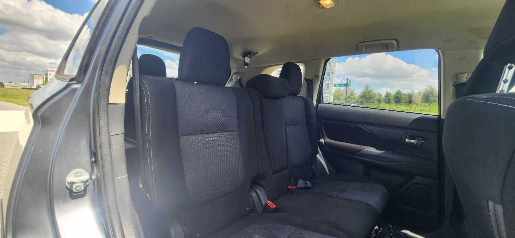 2018 Mitsubishi Outlander Image 24