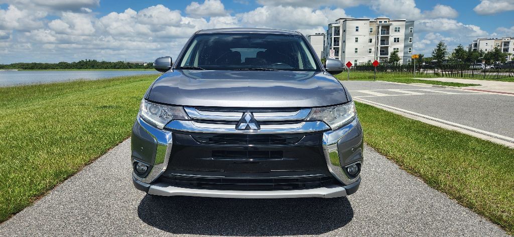 2018 Mitsubishi Outlander Image 2