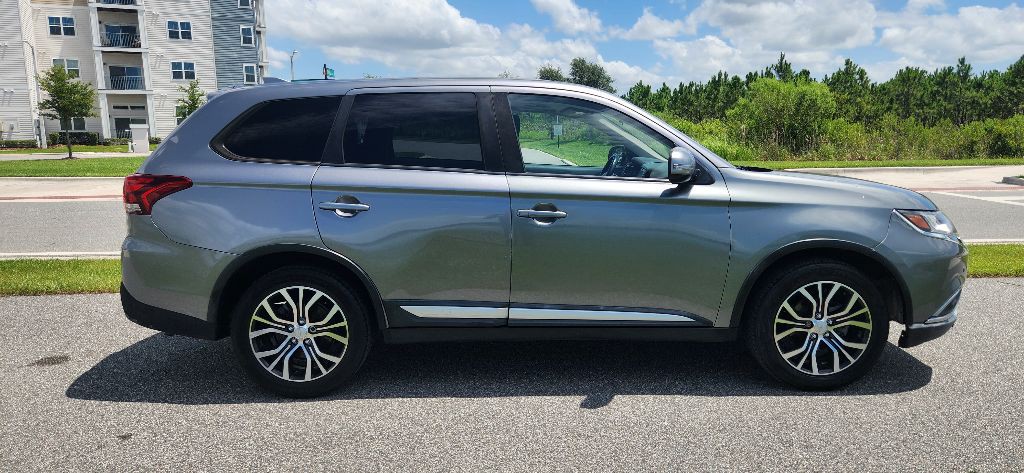 2018 Mitsubishi Outlander Image 4