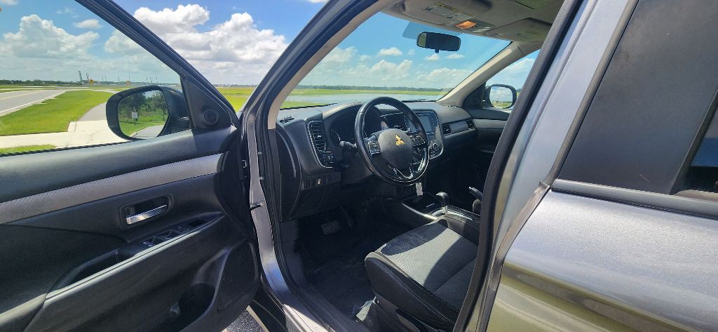 2018 Mitsubishi Outlander Image 10