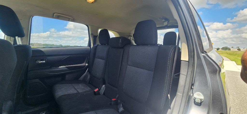 2018 Mitsubishi Outlander Image 17