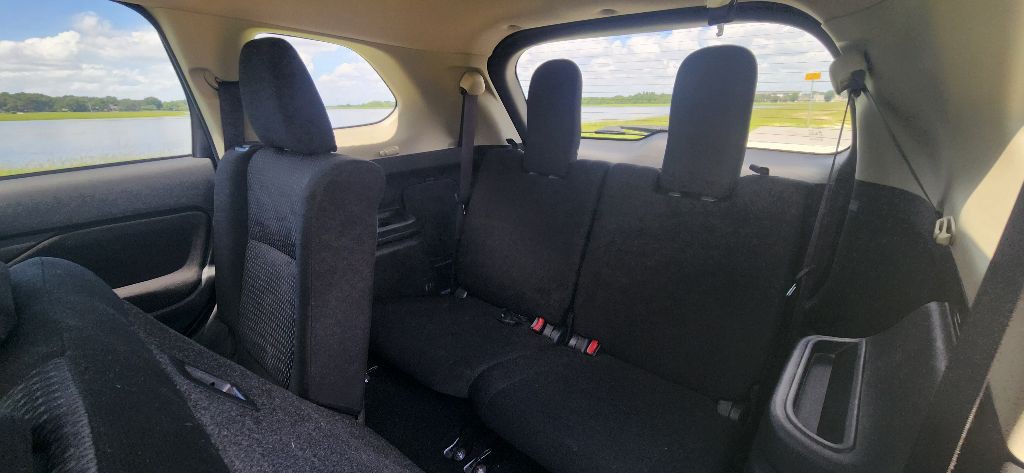 2018 Mitsubishi Outlander Image 18