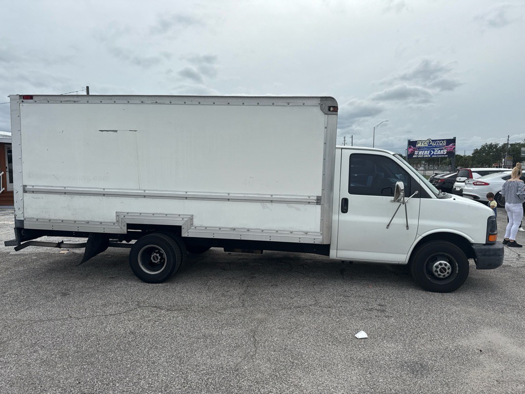 2005 Chevrolet Express Image 12