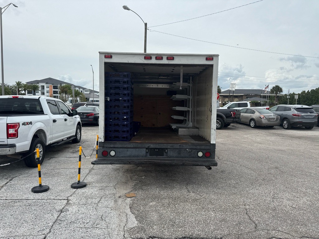 2005 Chevrolet Express Image 18