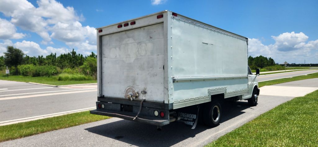 2005 Chevrolet Express Image 5