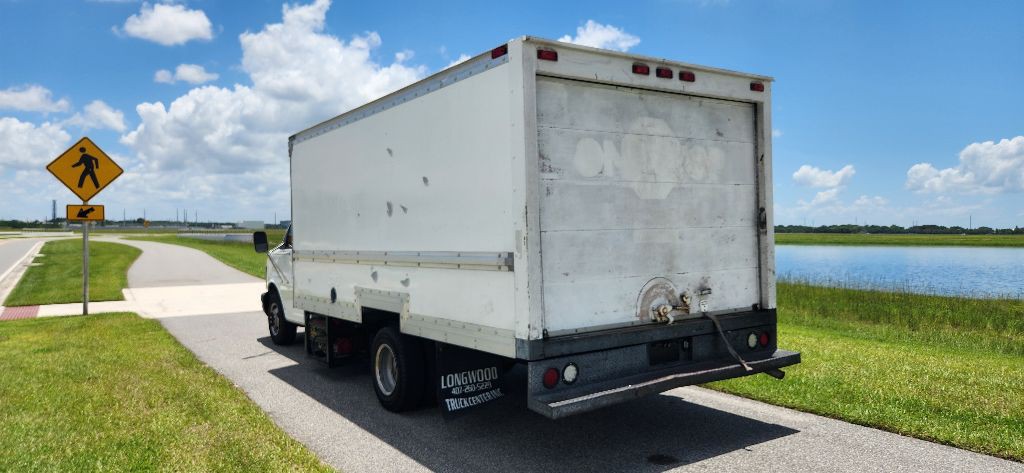 2005 Chevrolet Express Image 7