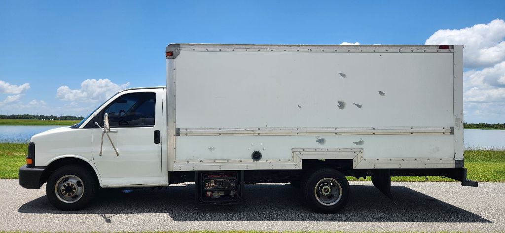 2005 Chevrolet Express Image 8