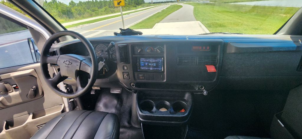 2005 Chevrolet Express Image 13