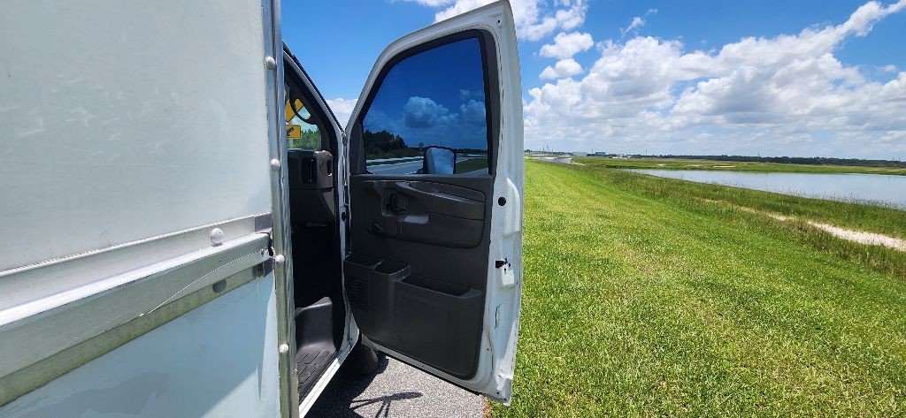 2005 Chevrolet Express Image 15