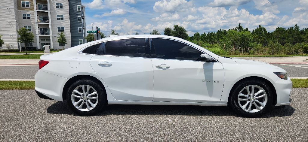 2018 Chevrolet Malibu Image 2