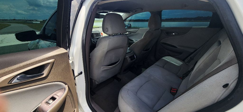 2018 Chevrolet Malibu Image 16