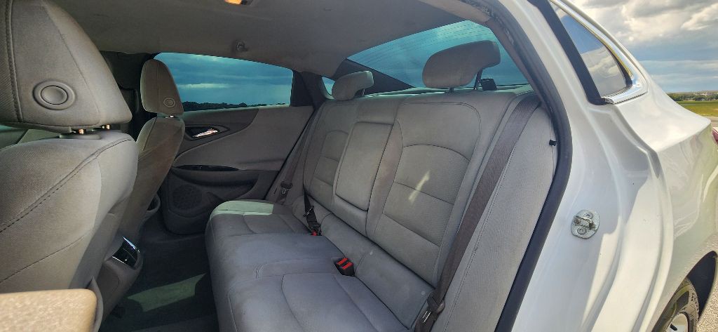 2018 Chevrolet Malibu Image 17