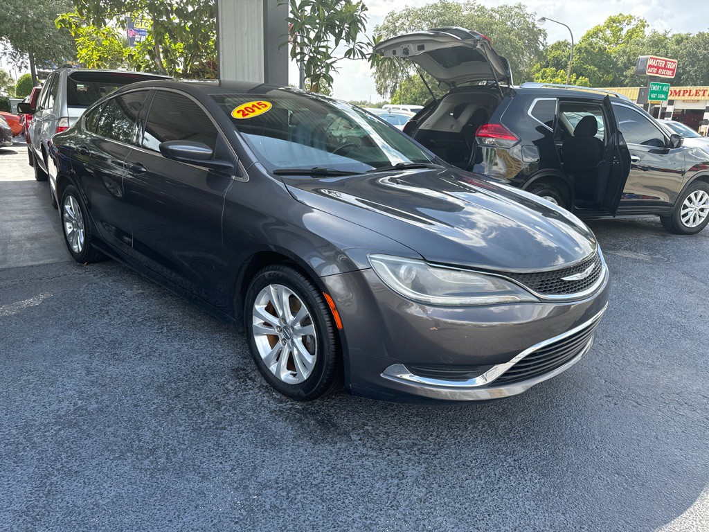 2015 Chrysler 200 Image 2