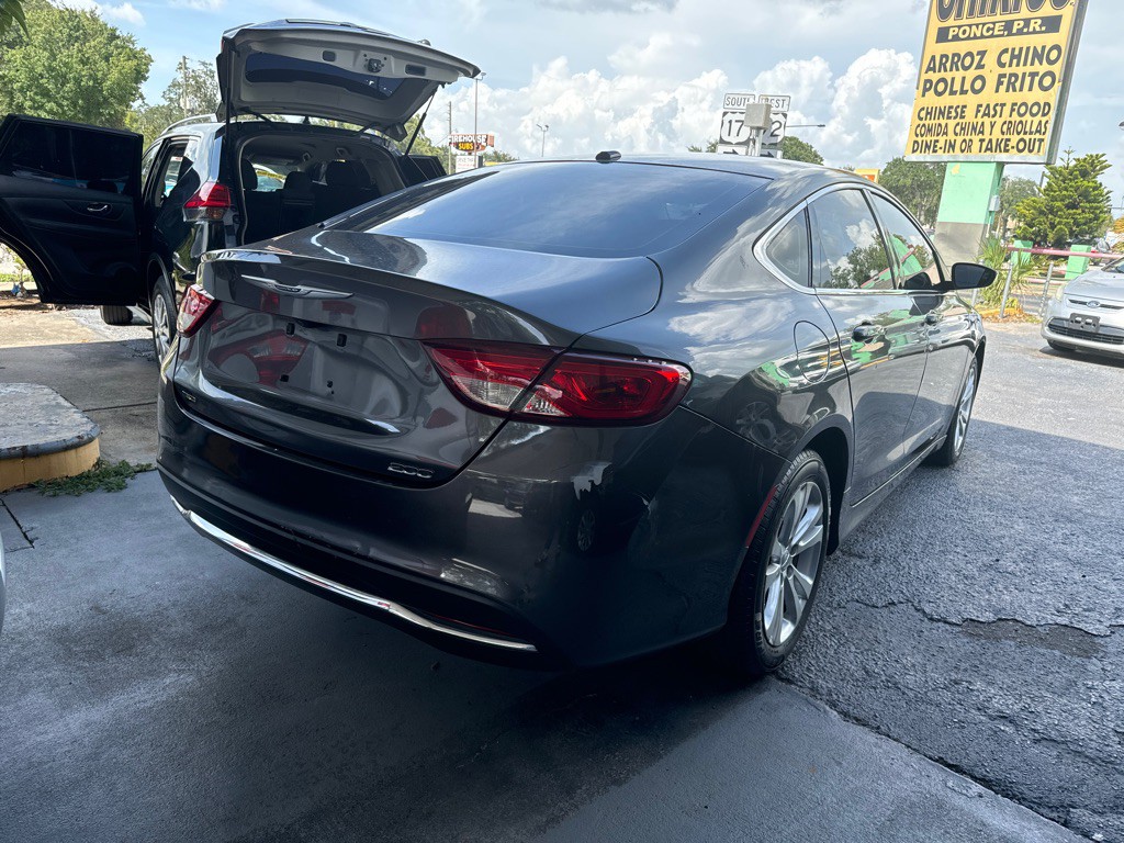 2015 Chrysler 200 Image 3