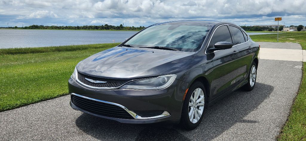 2015 Chrysler 200 Image 1
