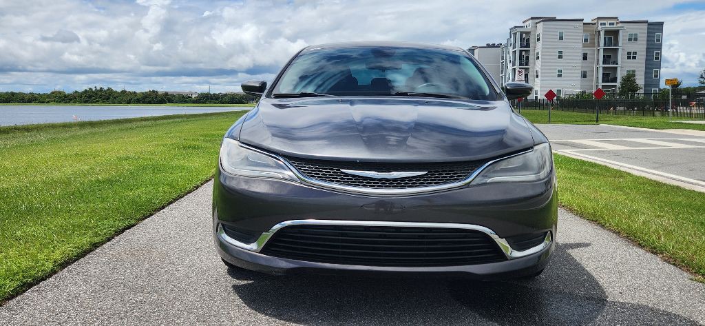 2015 Chrysler 200 Image 2