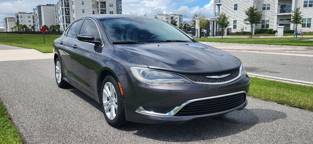 2015 Chrysler 200 Image 3