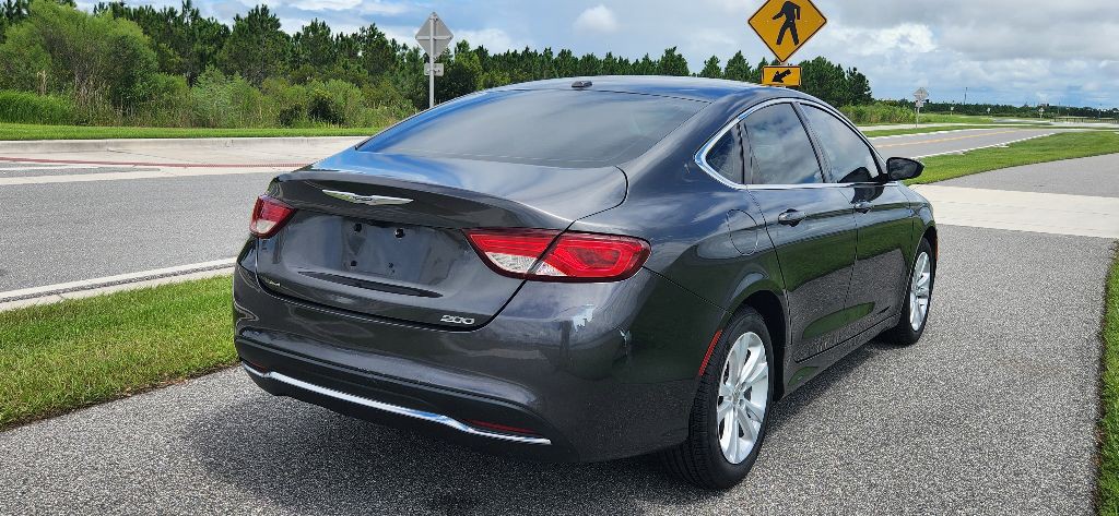 2015 Chrysler 200 Image 5
