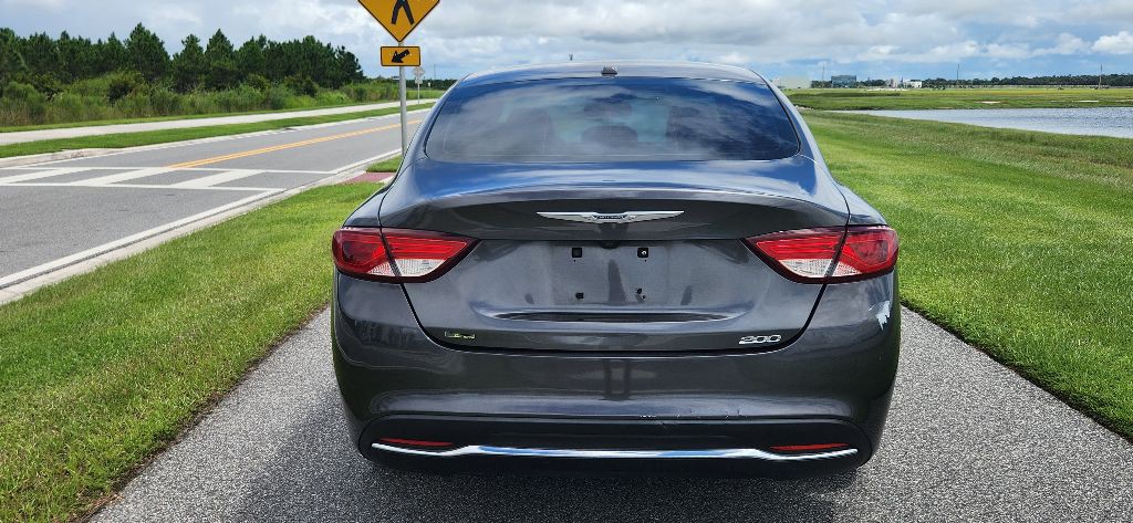 2015 Chrysler 200 Image 6