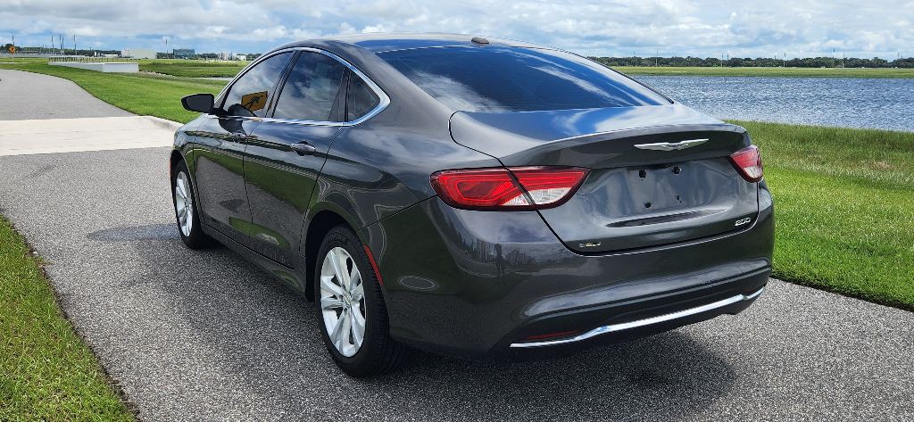 2015 Chrysler 200 Image 7