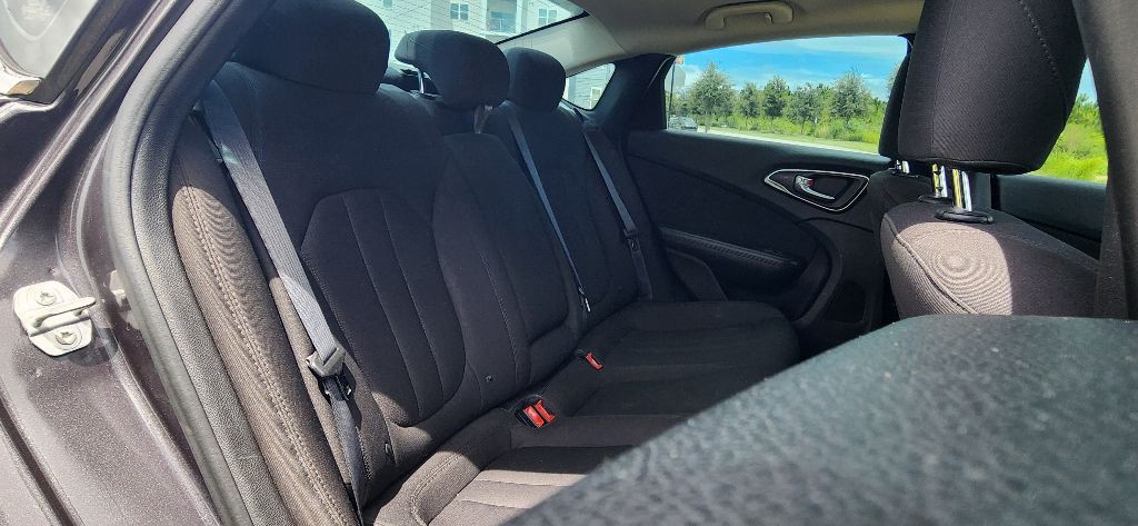 2015 Chrysler 200 Image 23