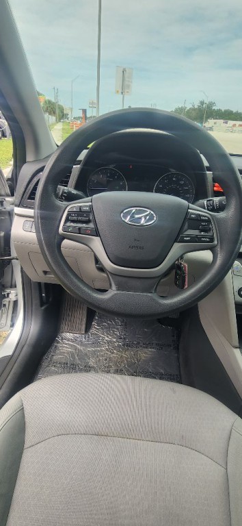 2017 Hyundai Elantra Image 9