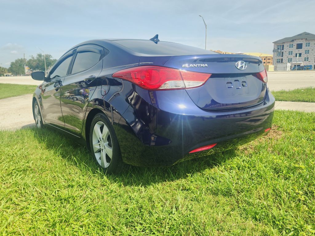 2013 Hyundai Elantra Image 4