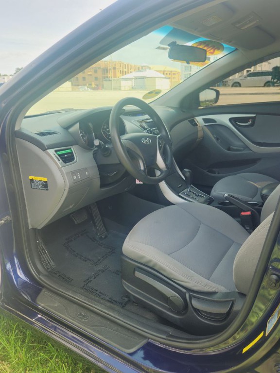 2013 Hyundai Elantra Image 8