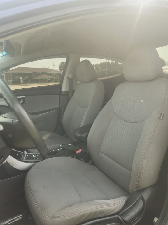 2013 Hyundai Elantra Image 9
