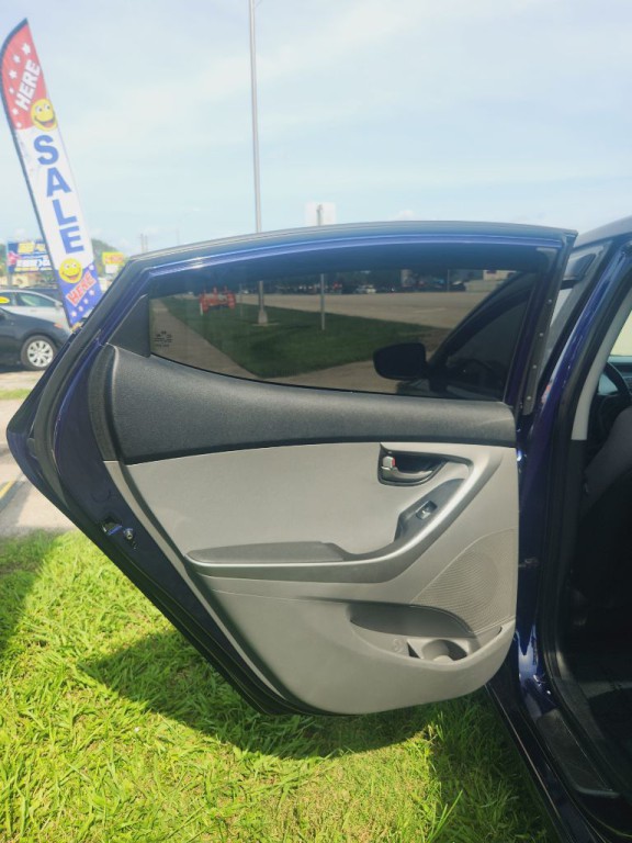 2013 Hyundai Elantra Image 12