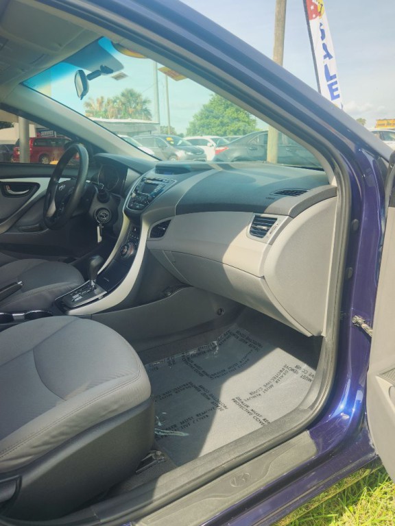 2013 Hyundai Elantra Image 16