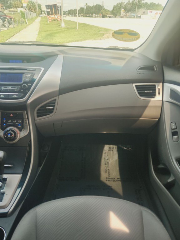 2013 Hyundai Elantra Image 18