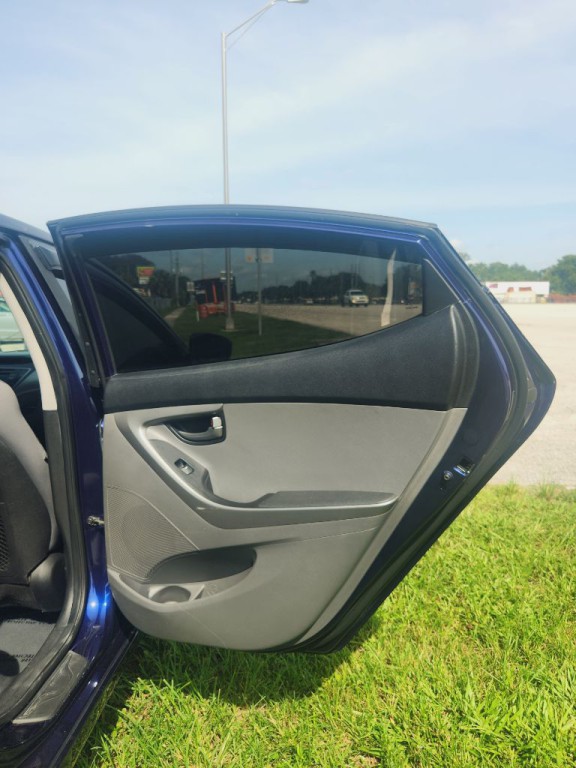 2013 Hyundai Elantra Image 19
