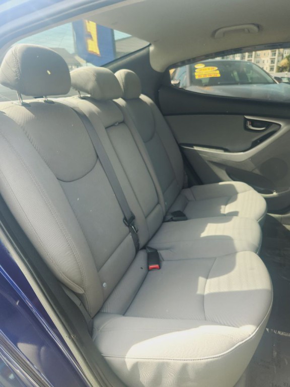2013 Hyundai Elantra Image 21