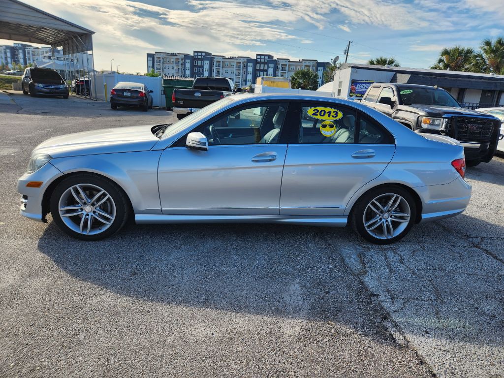 2013 Mercedes-Benz C-Class Image 3
