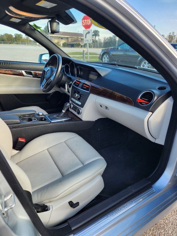 2013 Mercedes-Benz C-Class Image 24