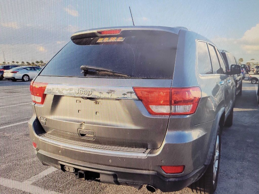 2012 Jeep Grand Cherokee Image 2