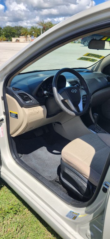 2017 Hyundai Accent Image 8