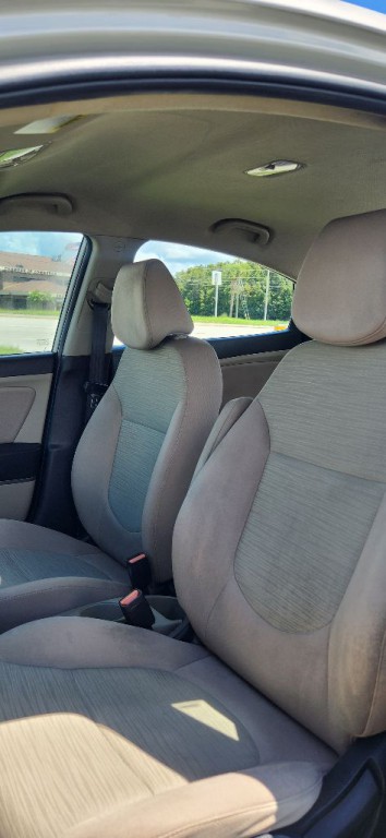 2017 Hyundai Accent Image 9