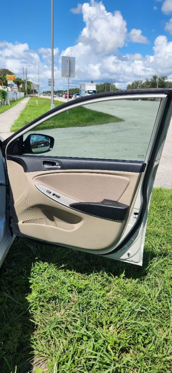 2017 Hyundai Accent Image 16