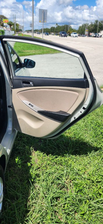 2017 Hyundai Accent Image 19