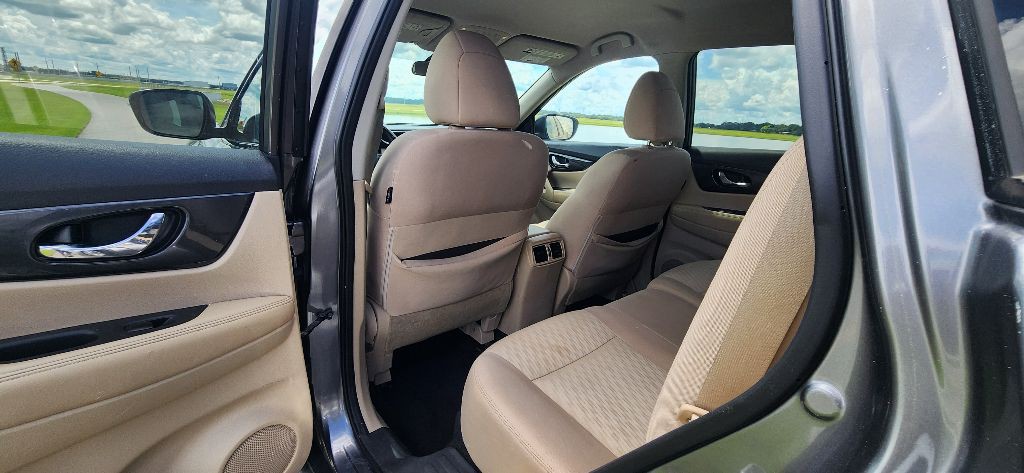 2017 Nissan Rogue Image 16
