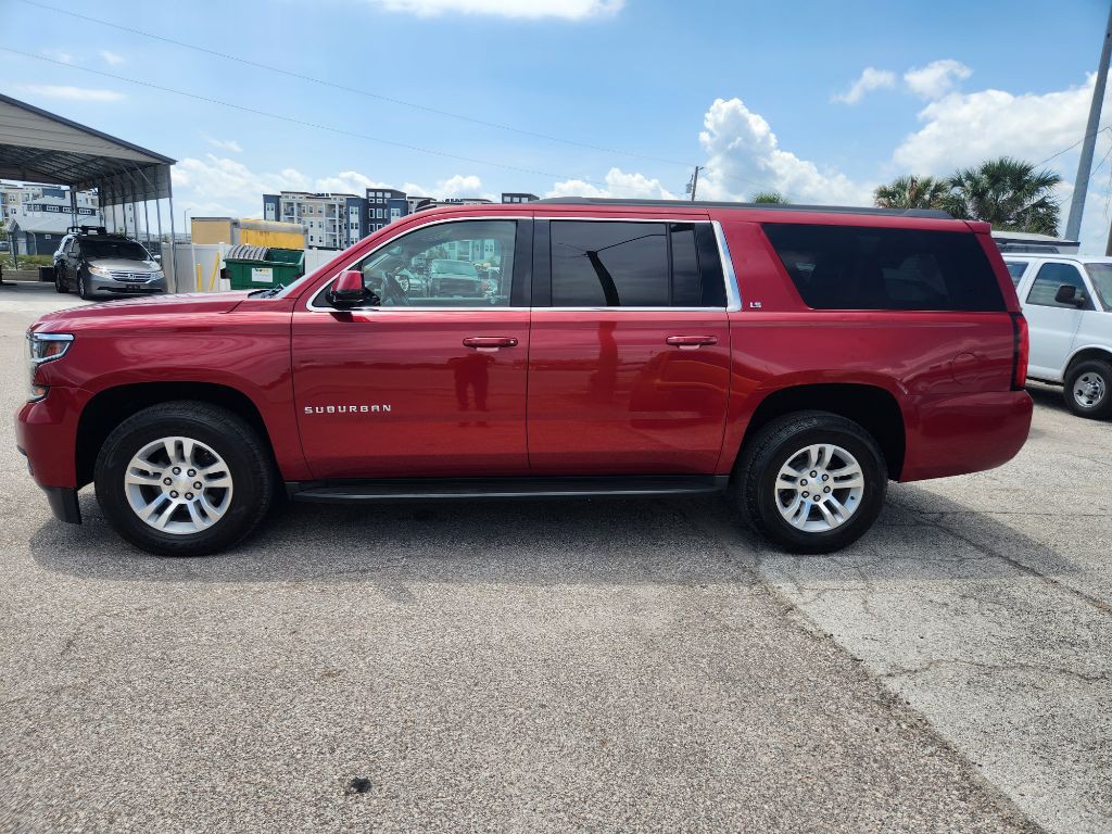 2015 Chevrolet Suburban Image 3