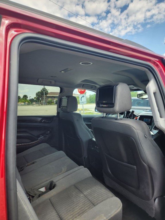 2015 Chevrolet Suburban Image 23