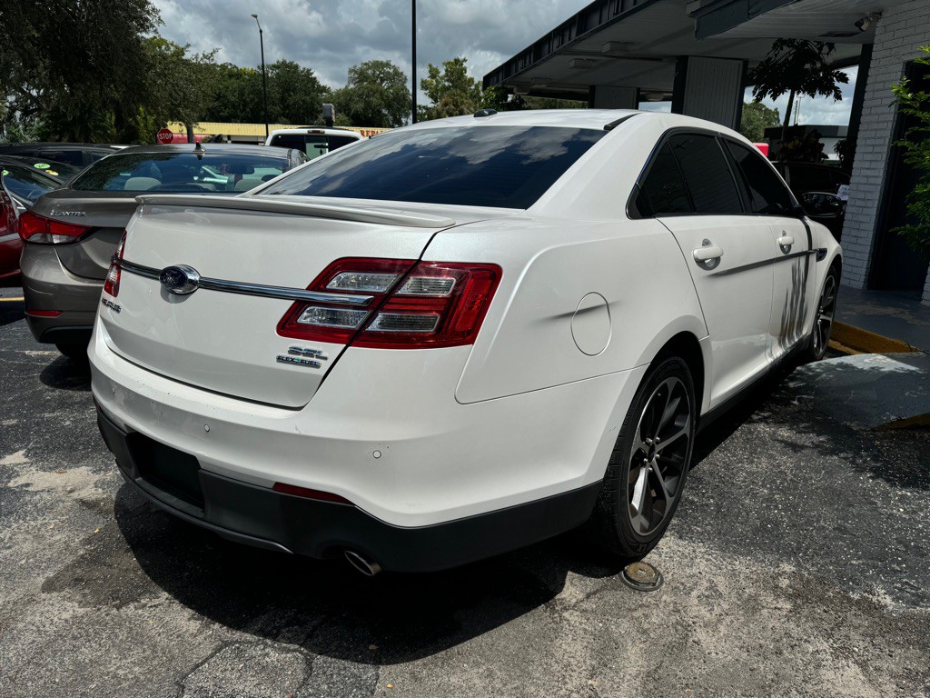 2014 Ford Taurus Image 4