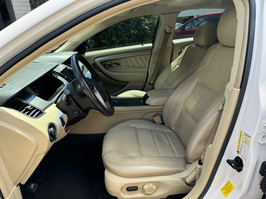 2014 Ford Taurus Image 6