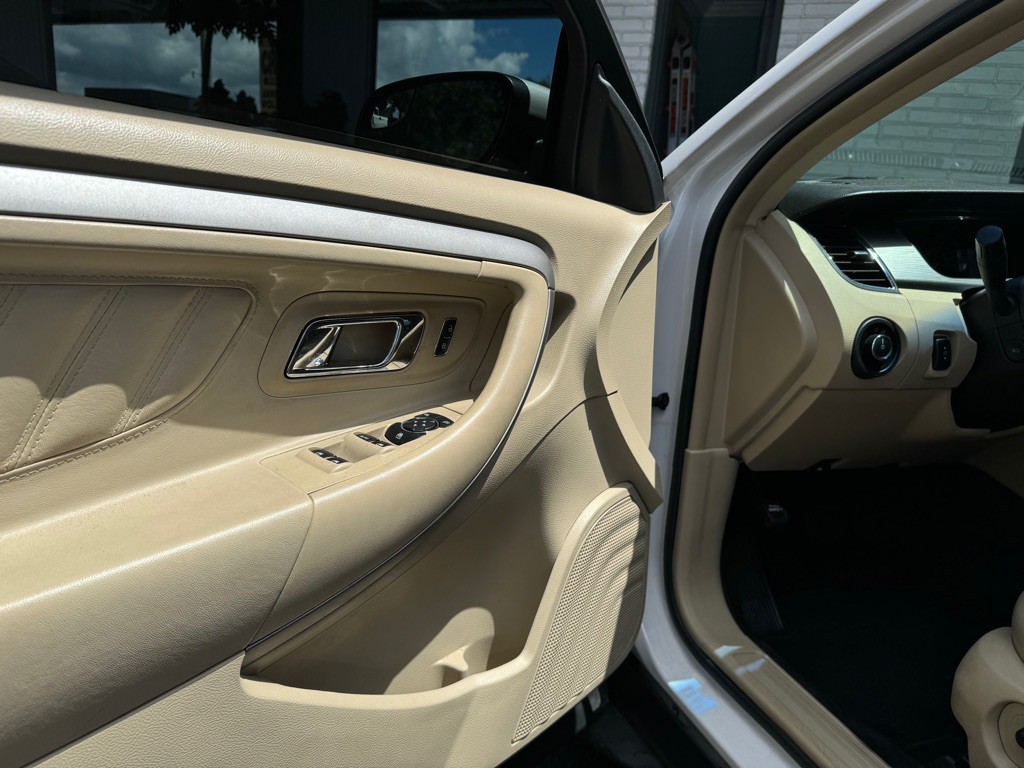 2014 Ford Taurus Image 7